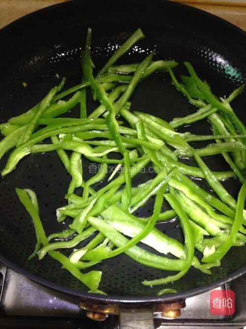如何用青椒提升玉米饼的口感