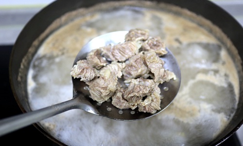 金年会官网-如何选择炖牛肉的烹饪器具