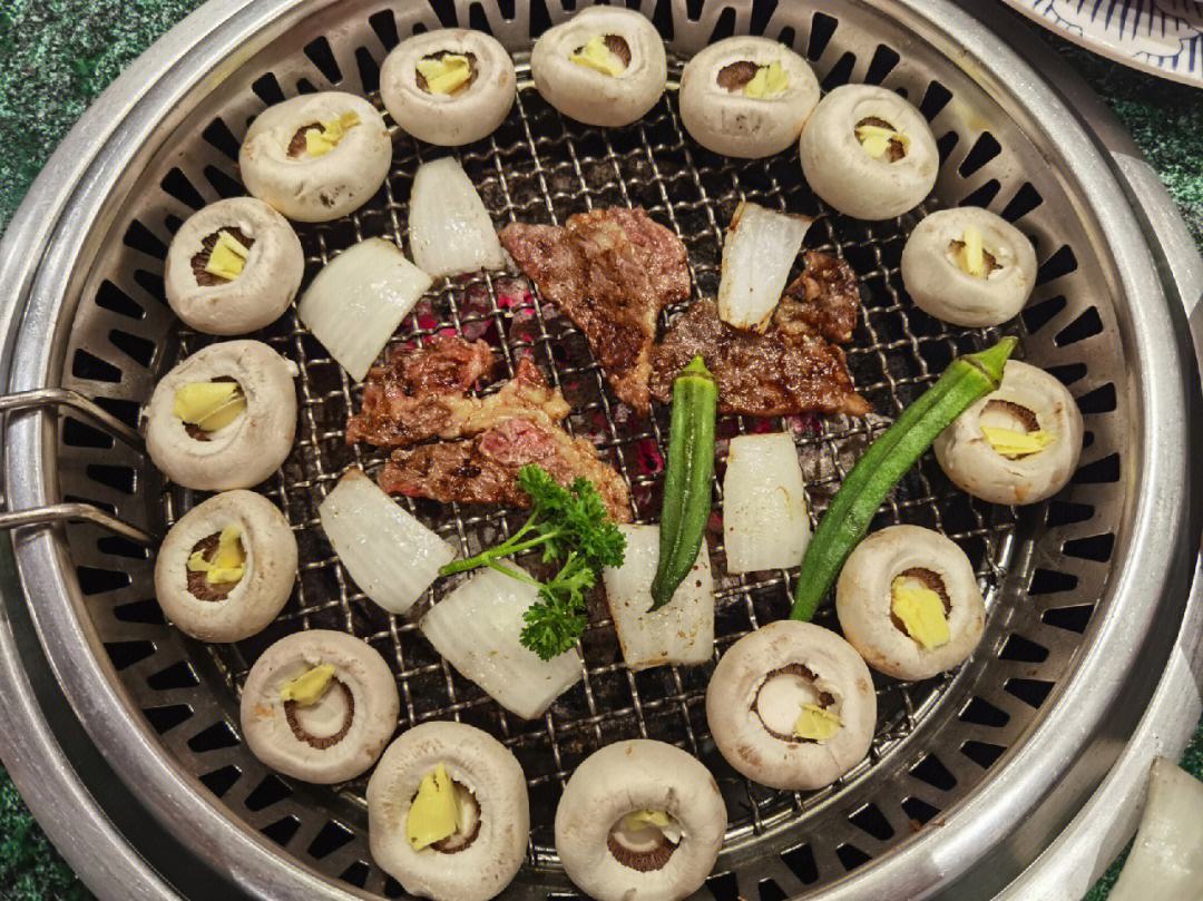 间接烧烤在不同季节的变化