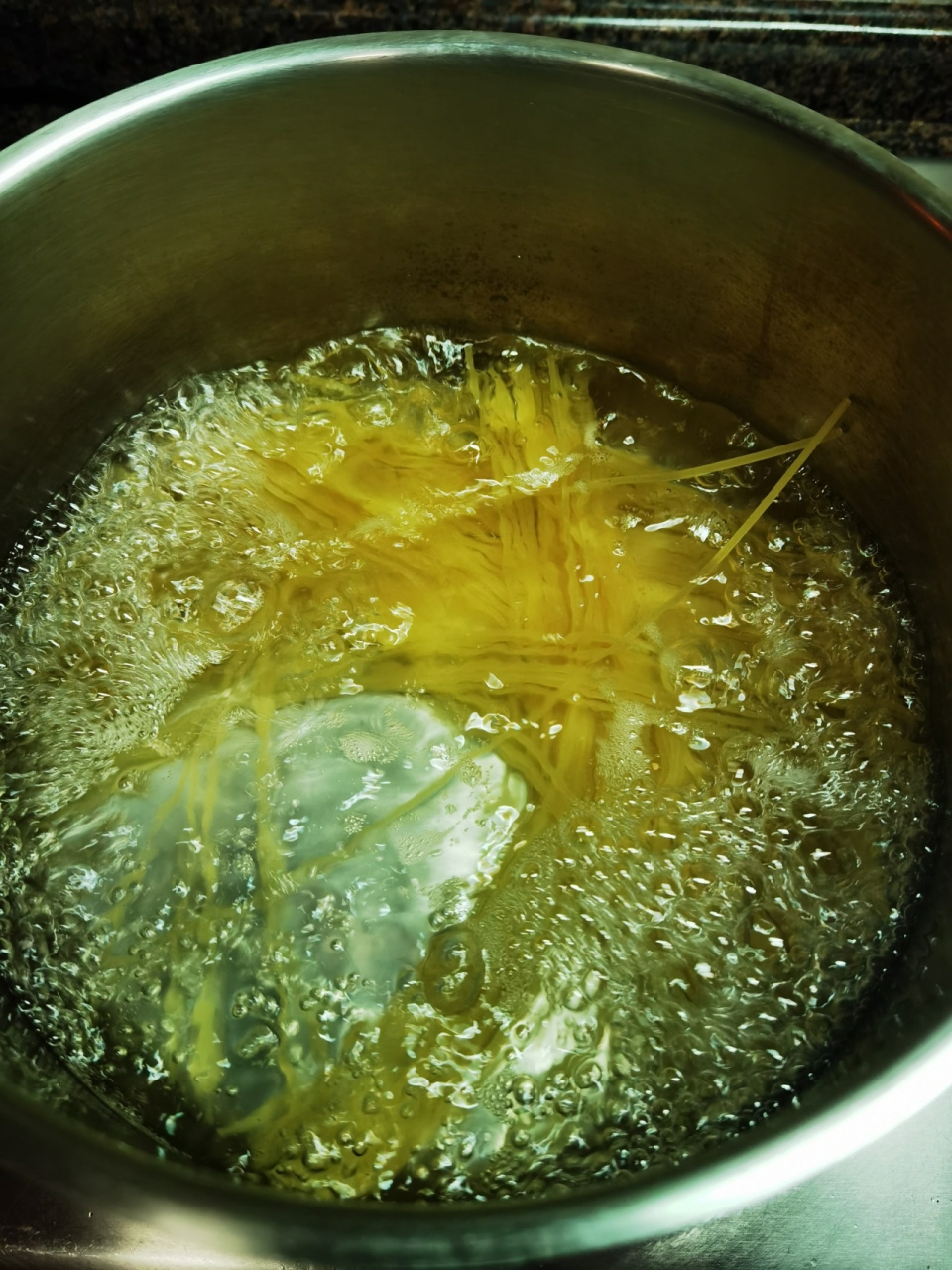 如何制作海鲜口味的意大利面饺子:金年会下载